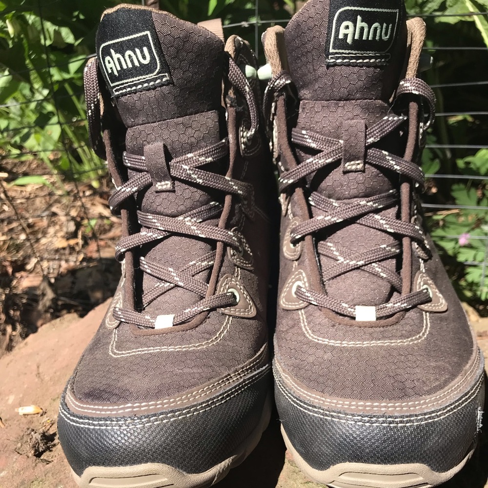 Ahnu Sugarpine Waterproof Hiking Boots sz 8